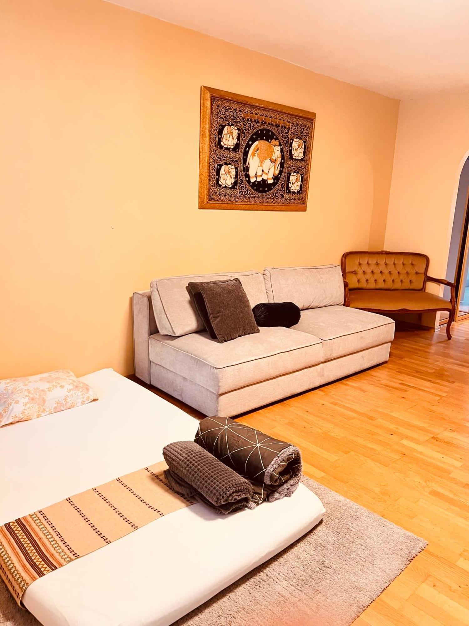 Luxury Service Apartment By Chanya โอเลซุนด์ ภายนอก รูปภาพ
